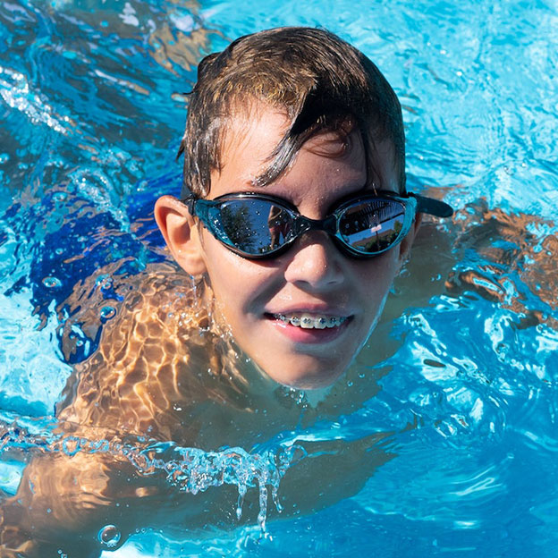 Affordable braces for teens in Hawthorn by Dr Carolyn Ng, Specialist Orthodontist.
